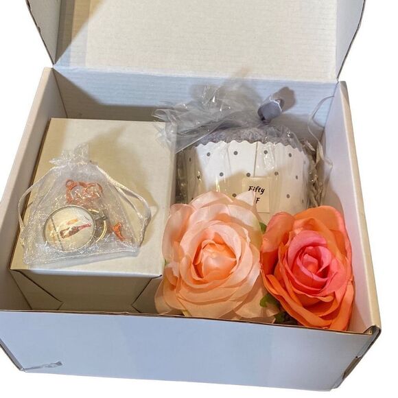 50th Birthday Gift Box - This Queen Makes 50 Look Fabulous NEW - Picture 6 of 7